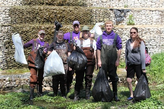 bosquerivercleanupgroupofstudents