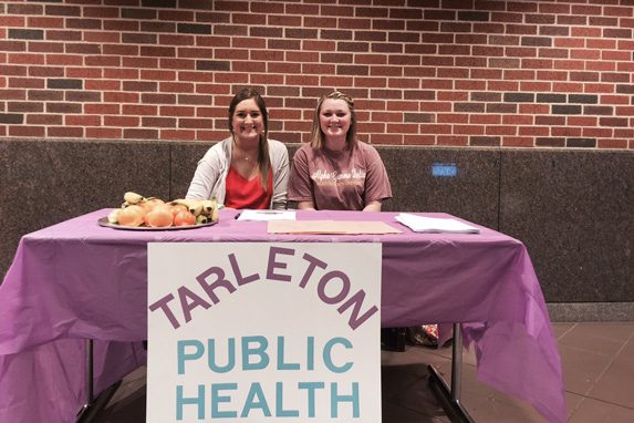 twofemalestudents publichealth