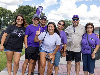 photo of family visiting campus