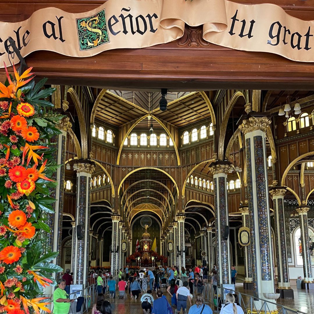 Students visiting the Basílica de Nuestra Señora de los Ángeles in Costa Rica (2023)